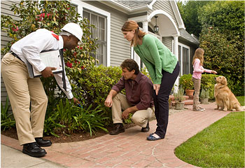 orkin-man-helping-family_350x240.jpg